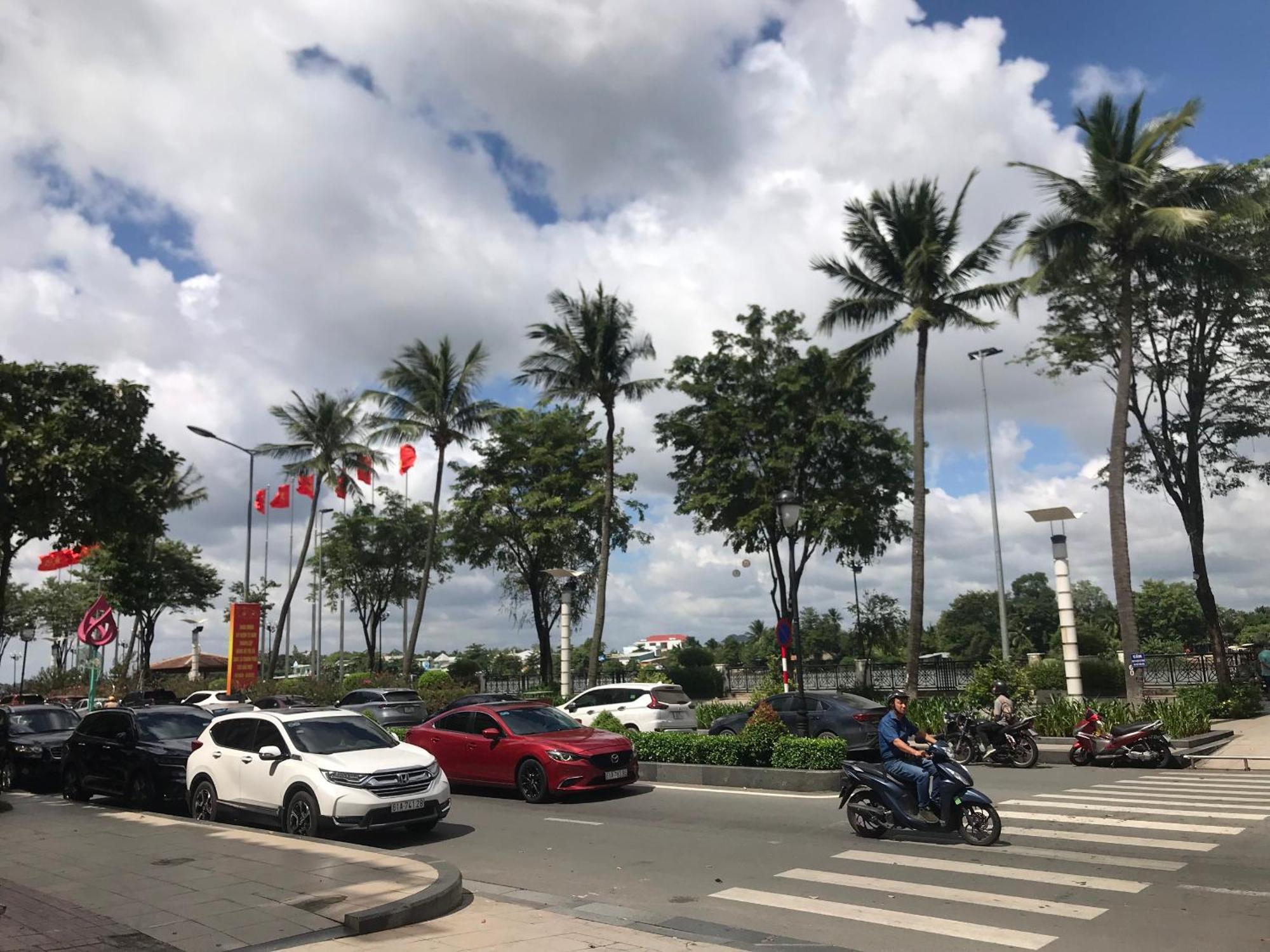 Bcons Riverside Hotel Binh Duong Thu Dau Mot Exterior photo